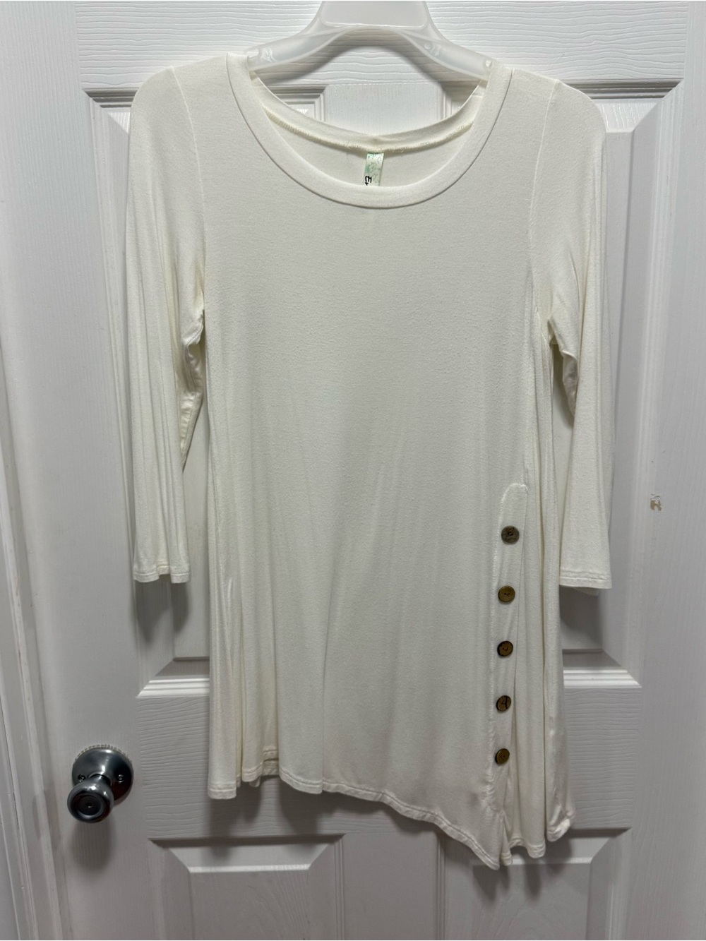 Emerald Cream Long-Sleeve Asymmetric Tunic with Side Buttons